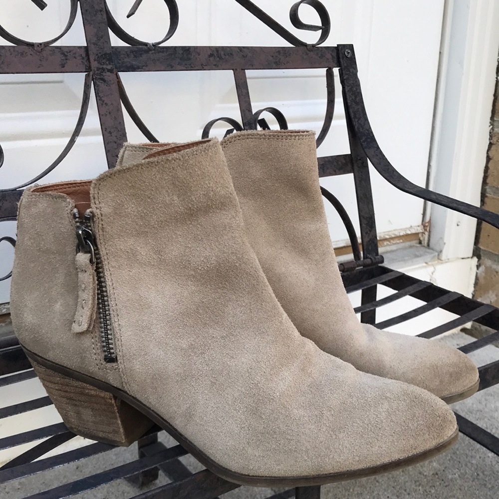 🍄 Frye & Co Ash Suede Ankle Bootie